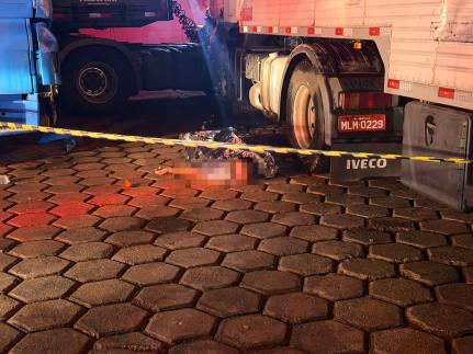 Caminhoneiro de 56 anos morre após ser prensado por própria carreta em VG