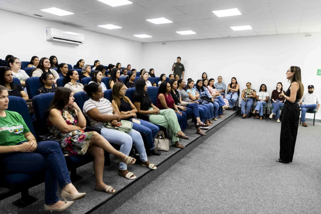 Servidores de creche atingida por avião em Campo Verde passam por suporte psicológico
